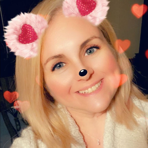 Meet your Posher, Nicole - Picture 4 of 5